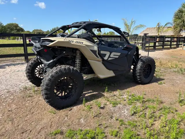 2021 CAN-AM MAVERICK X3 MAX X RS TURBO RR 900CC - BLACK in ATVs in Delta/Surrey/Langley - Image 8