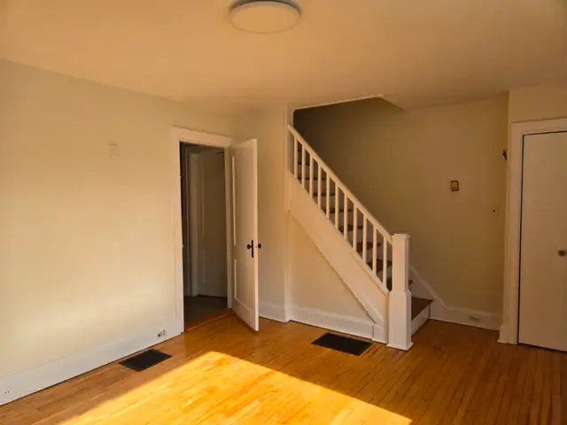 Two bedroom for rent on York st call 5062928084