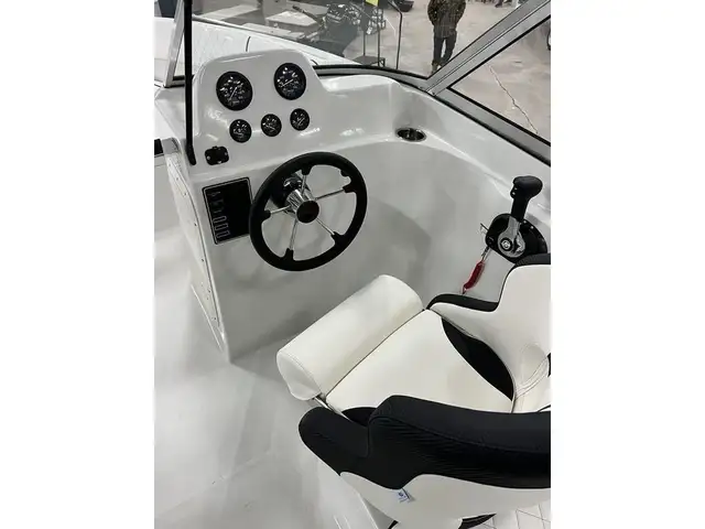 2023 Pro Sports 2000DC w/ 200XS XL Mercury & Galv Trailer in Powerboats & Motorboats in New Glasgow - Image 13