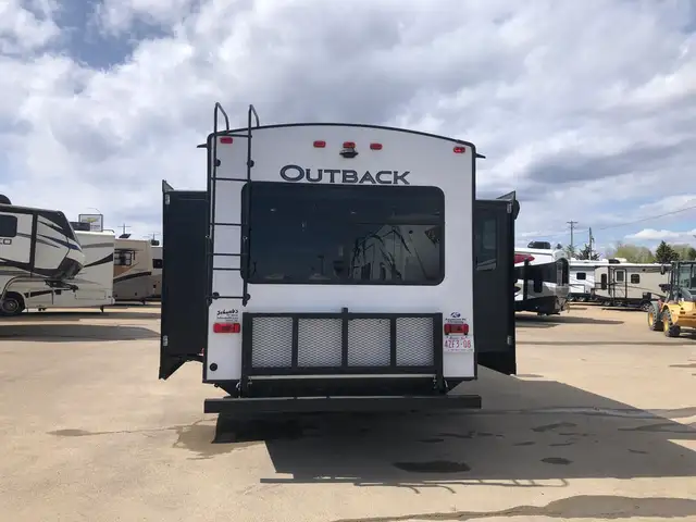 2020 Keystone RV Outback 328RL in Travel Trailers & Campers in St. Albert - Image 7