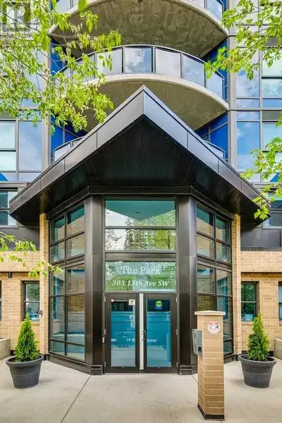 LUXURY TWO BEDROOM TWO BATH CONDO IN “THE PARK”. Amenity-rich building located right across from Cen...