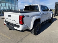 *Vehicle history form conveniently located in vehicle photos. AMVIC LICENSED DEALER ... Engine: Inte... (image 4)