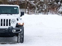 4x4 drive for all-terrain capability - Turbocharged engine for responsive power - Comprehensive safe... (image 5)