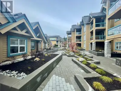 Rare offering at the snowbird on the Blackcomb bench lands. 1/10 interest (5 weeks per year) in a 14...