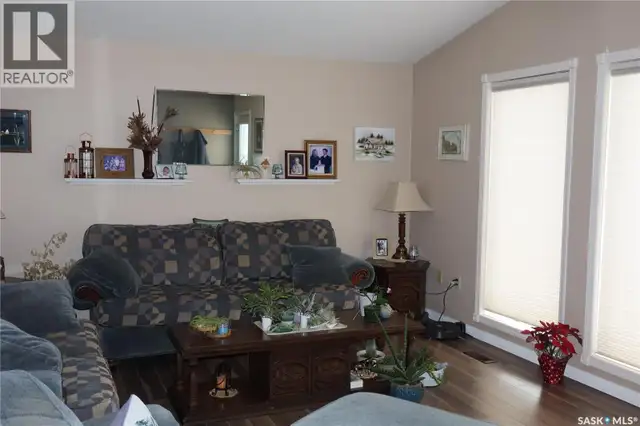 604 5th AVENUE W Assiniboia, Saskatchewan in Houses for Sale in Moose Jaw - Image 8