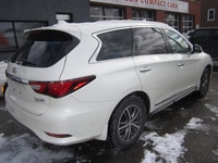 FINISHED IN PEARL WHITE WITH BLACK LEATHER INTERIOR. 7 PASSENGER. ALLOY WHEELS, SUNROOF, HEATED SEAT... (image 4)