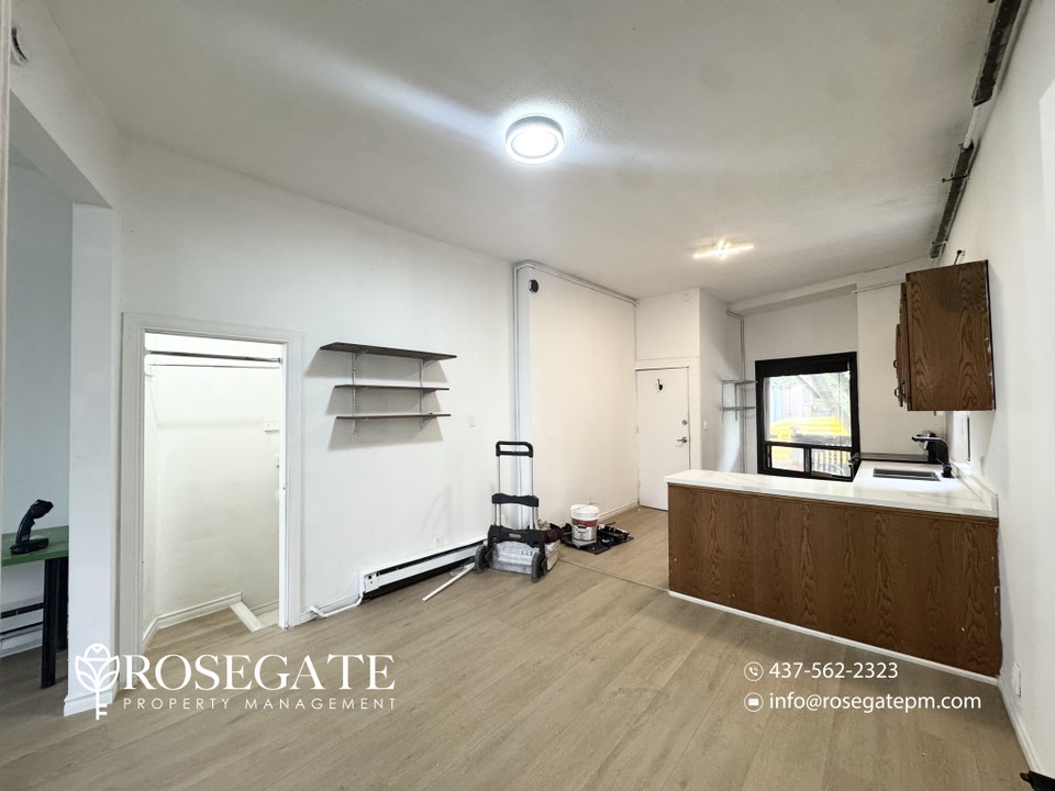 Spacious 800 Sq. Ft. Studio-Style Condo in Toronto with Parking 4