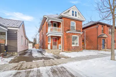 Beautifully Renovated 2 Bedroom Upper Unit