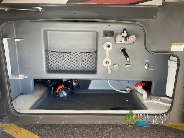 2018 Fleetwood RV Discovery 38K only 14,584 Miles in RVs & Motorhomes in Moncton - Image 66