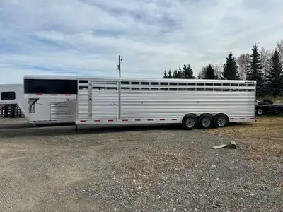 FALL SPECIAL ! Sooner SR 8032 Stock GN triple axle-7'2" tall Construction features: 7'2" inside heig...