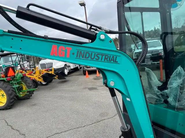 2024 agt Industrial Green QH13R Mini Excavator 420CC Gas Engine  in Heavy Equipment in Richmond - Image 11