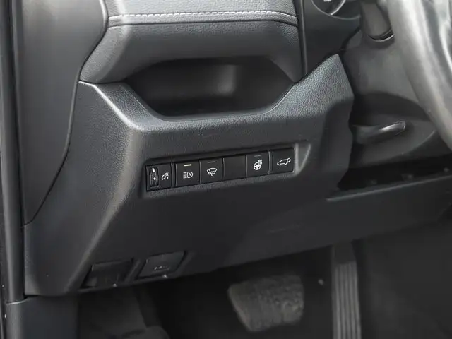 2022 Toyota RAV4 XLE AWD | Sunroof | Heated Steering | CarPlayS in Cars & Trucks in Guelph - Image 15