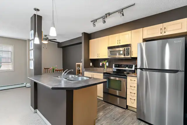 3 bedroom/2 bath/2 parking stalls