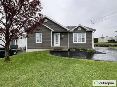 Bungalow 30 x 36 avec grand terrain, 4 chambres à coucher, 2 salles de bain, une salle de cinéma aco...