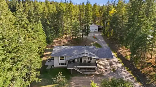 A rare opportunity to own a stunning 2+ acre property just 5 minutes from downtown Williams Lake! Be...
