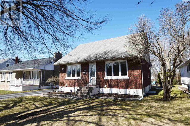 49 Grandview AVE Sault Ste Marie, Ontario in Houses for Sale in Sault Ste. Marie - Image 4