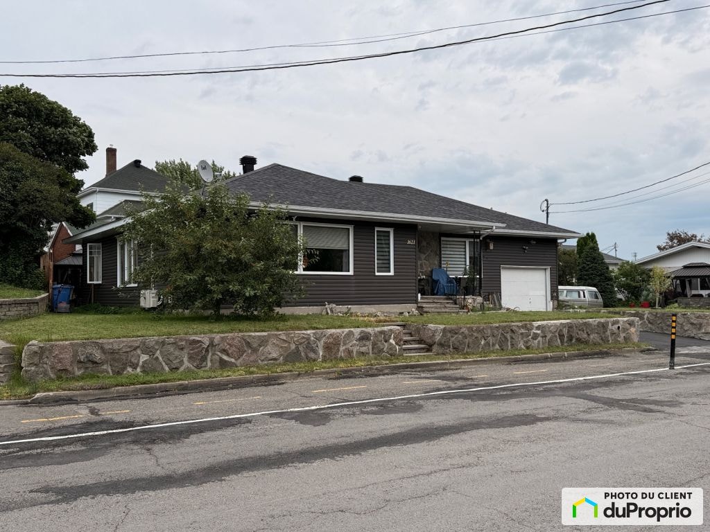 $322,000 - Bungalow for sale in Mont-Joli — photo 2