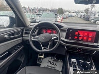 Only 90 Miles! This Volkswagen Atlas boasts a Intercooled Turbo Regular Unleaded I-4 2.0 L/121 engin... (image 8)