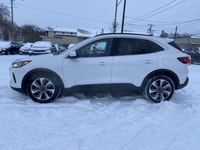 **WE WILL BEAT ANY DEALER IN THE CITY** Star White Metallic Tri-Coat 2024 Ford Escape Platinum AWD 8... (image 2)