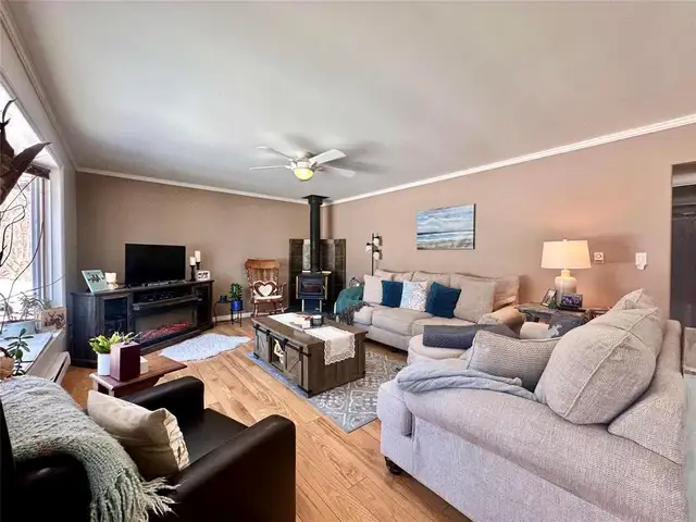 208 Landels Road The Pas, Manitoba in Houses for Sale in Winnipeg - Image 9
