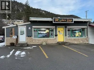 Prime Highway commercial opportunity! This 2,140 sq ft CS-1-zoned building offers excellent highway...