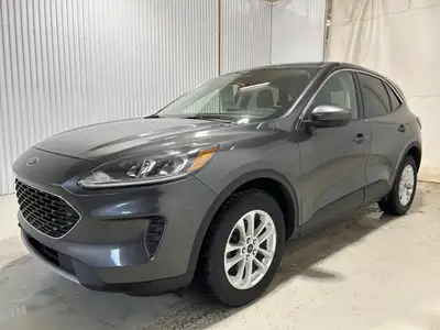 Le Ford Escape SE est un SUV polyvalent et dynamique qui offre une combinaison parfaite de confort,...