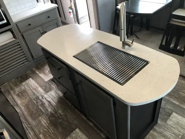 2020 Keystone RV Outback 328RL in Travel Trailers & Campers in St. Albert - Image 15