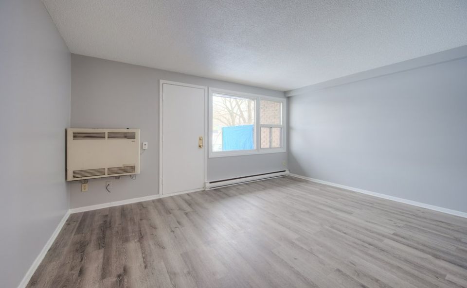 2 Bedroom Stacked Townhouse - Excellent Location 4