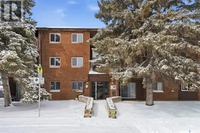 Great location in Confederation Park, walking distance to Bishop Roborecki School, a park and a padd...