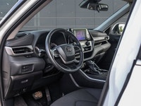 This 2025 Toyota Highlander is thoughtfully designed to make you get the most out of your day. This... (image 7)