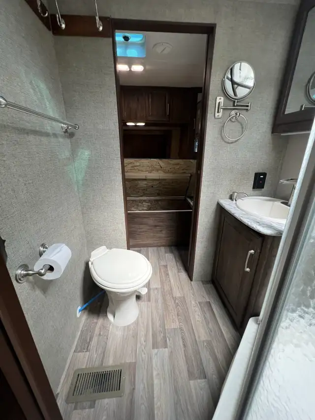 2017 KEYSTONE COUGAR 327RESWE (FINANCING AVAILABLE) in Travel Trailers & Campers in Strathcona County - Image 14