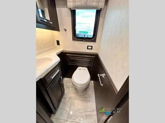 2024 Entegra Coach Anthem 44D 450 h.p. / 1250 ft-Lbs of Torque in RVs & Motorhomes in Moncton - Image 32