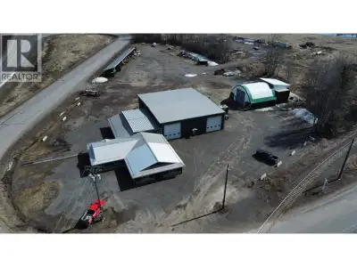 Versatile commercial property located on the edge of an industrial area, offering a functional mix o...