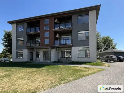 Coup de coeur garanti! Superbe condo 4 ½ haut de gamme avec garage. Offrez-vous 1 223 pi² de confort...