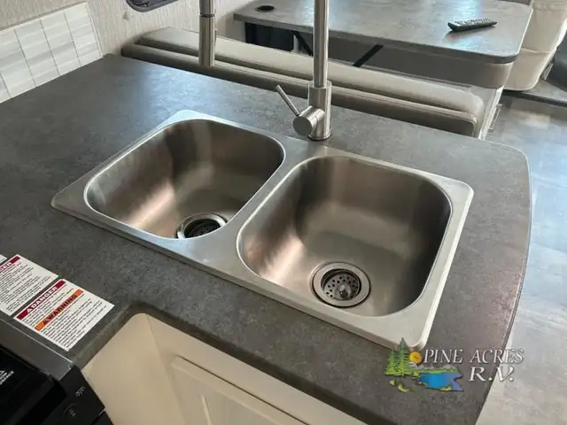 2022 Coachmen RV Pursuit 29XPS Front Bunk 11 Miles in RVs & Motorhomes in Moncton - Image 23