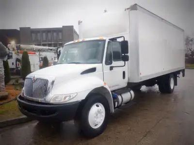 2017 International 4300 22 Foot Cube Van With Power Tailgate 3 Seater Diesel, Cummins 6 cylinder, hy...