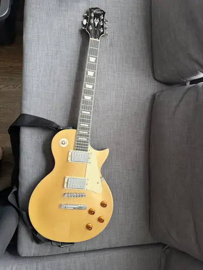 Complete beginner/practice electric guitar setup, both mint and barely used. Oscar Schmidt OE20G - g...