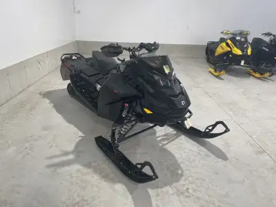 2025 SKI-DOO MXZ XRS 850 E-TEC SNOWMOBILE STOCK #A109153 998 MILES ROTAX 850 E-TEC ENGINE REV GEN5 P...