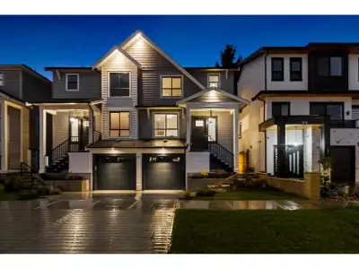 GRANDVIEW WALK DUPLEXES - a collection of very well appointed 16 half duplex homes built by Georgie...