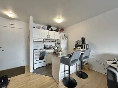 Appartement 3 et demi, semi meublé, situé dans un complexe immobilier localisé à Sainte-Foy à proxim...