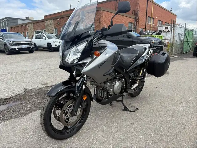 2006 Suzuki V-Strom 1000 ~ V-STROM 1000 ~ COMFORT ~ TOURING ~ LO in Street, Cruisers & Choppers in City of Toronto - Image 4