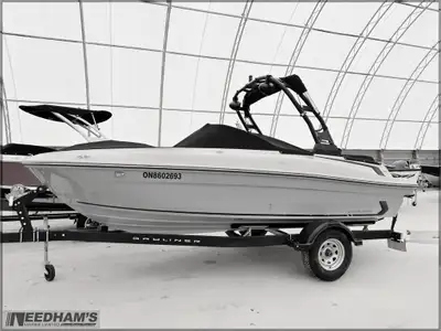 2022 Bayliner VR4 Very clean Mercruiser 4.5L 200HP Inboard/Outboard with 105 hours Includes: Black S...