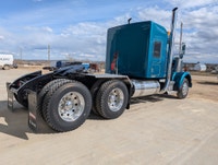 WOW!!! 2002 Kenworth W900B Heavy Spec Tandem with Signature 600! Huge work orders completed in our f... (image 4)