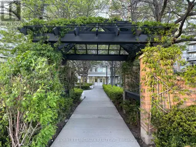 Fantastic unit, Your Gateway To Toronto, Move in Ready * Rarely Available, recently updated Tridel b...