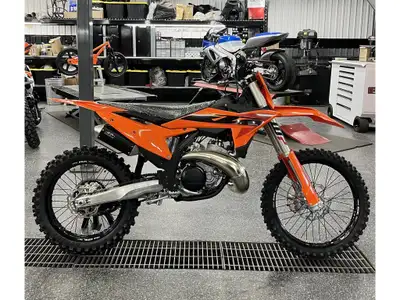 2025 KTM 300 SX KTM 300 SX 2025 Les photos peuvent être à titre indicatif et sans inscription. Les p...