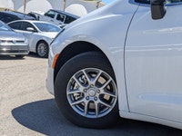 This Chrysler Pacifica has a dependable Regular Unleaded V-6 3.6 L/220 engine powering this Automati... (image 8)