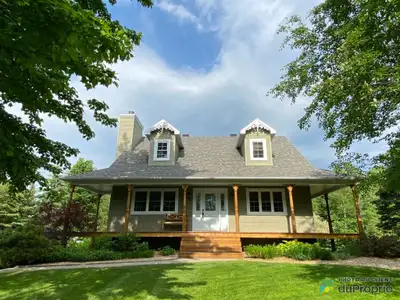 SITE D'EXCEPTION. PROPRIÉTÉ IRRÉPROCHABLE. CLÉ EN MAIN. Soigné et aménagé de récente date avec goût...