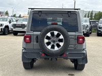 AMVIC Licensed Dealer * Remote Start * Keyless Entry * Alpine Audio System * Leather-faced Bucket Se... (image 6)