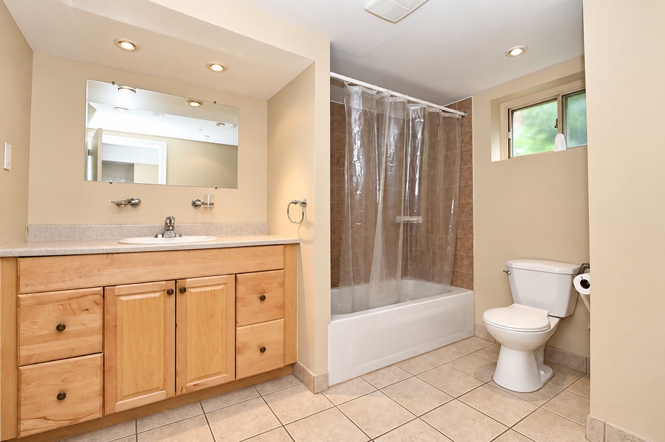 Bright & Spacious 2-Bedroom Basement Apartment – Parking Include 5