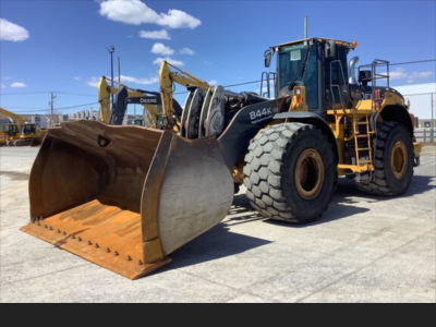 Hours: 10512 | Location: Brossard, QC, CA | Buckets: General Purpose Bkt; Miscellaneous: Rear Camera...